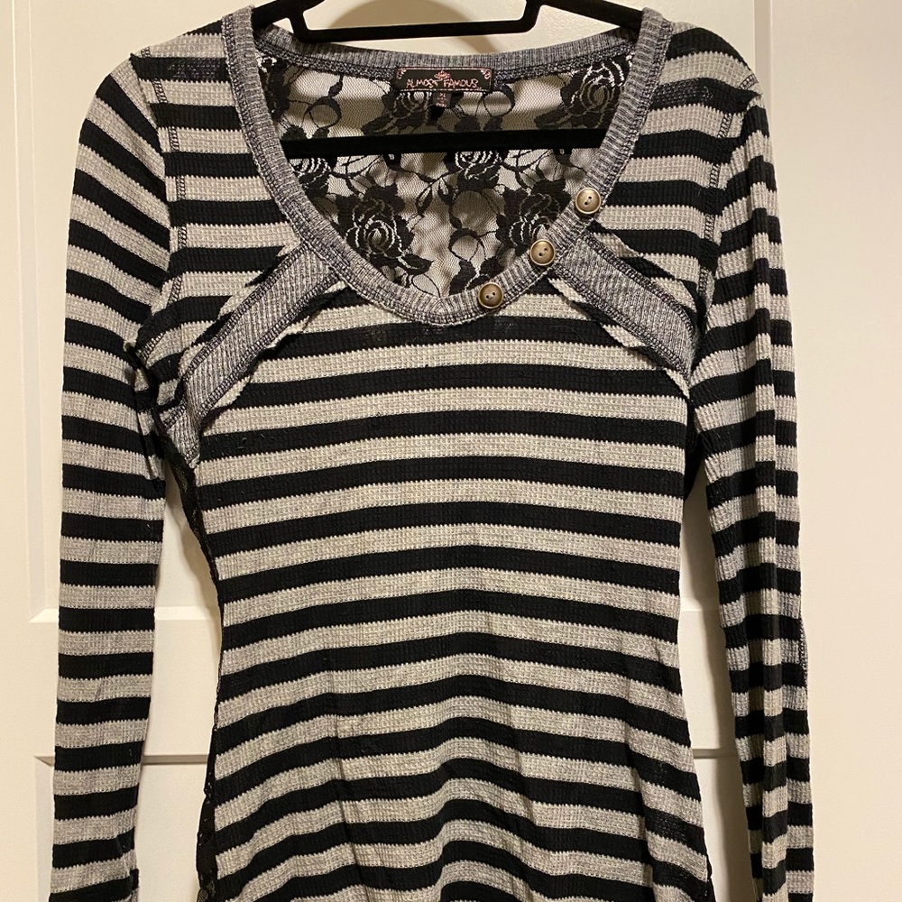 XL almost famous black lace and grey shirt